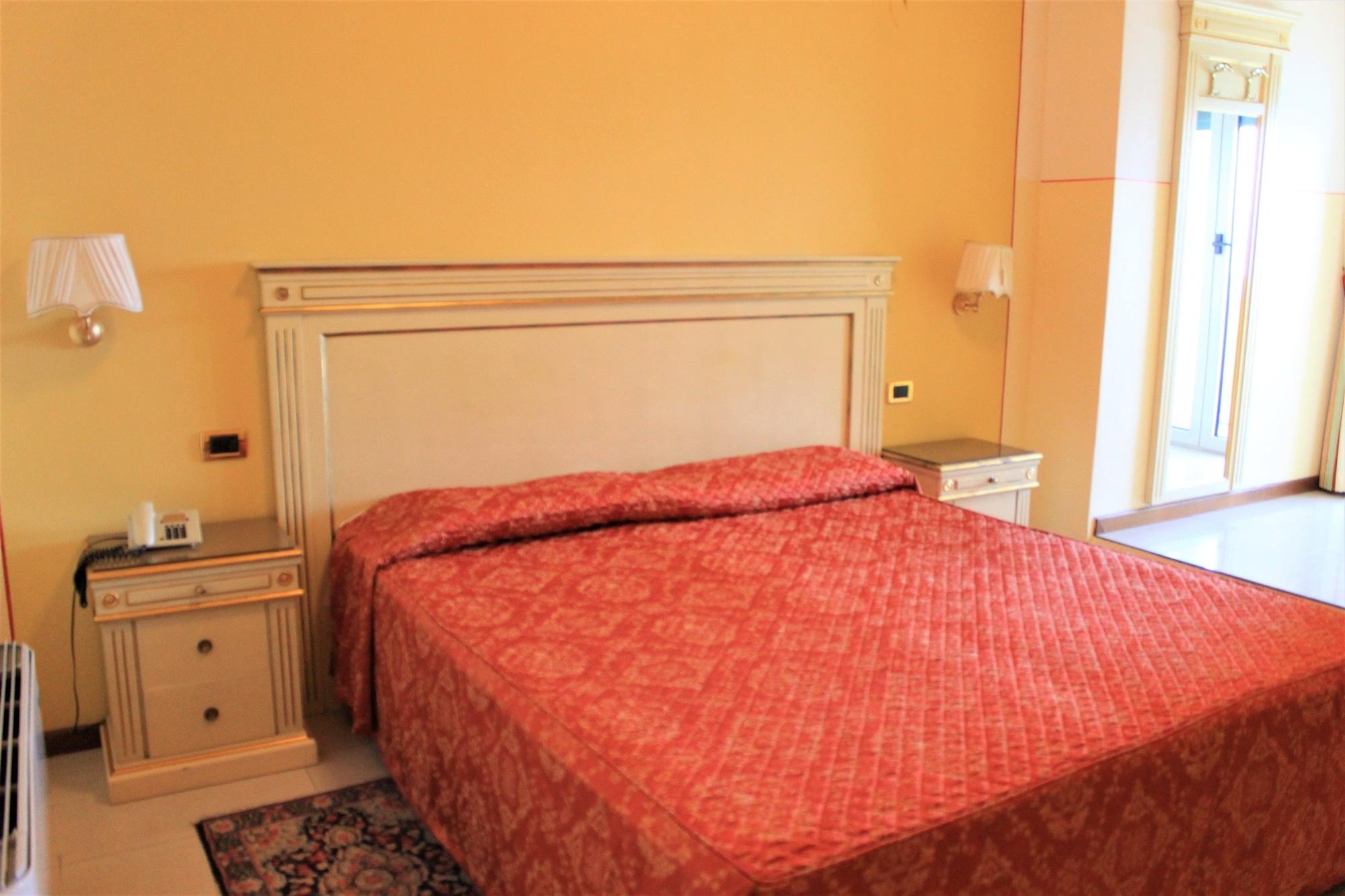 Hotel Estee Desenzano del Garda Exterior foto