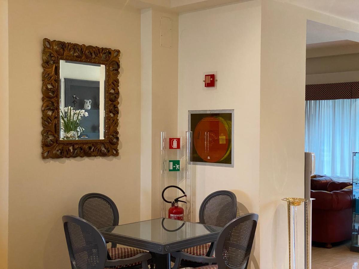 Hotel Estee Desenzano del Garda Exterior foto