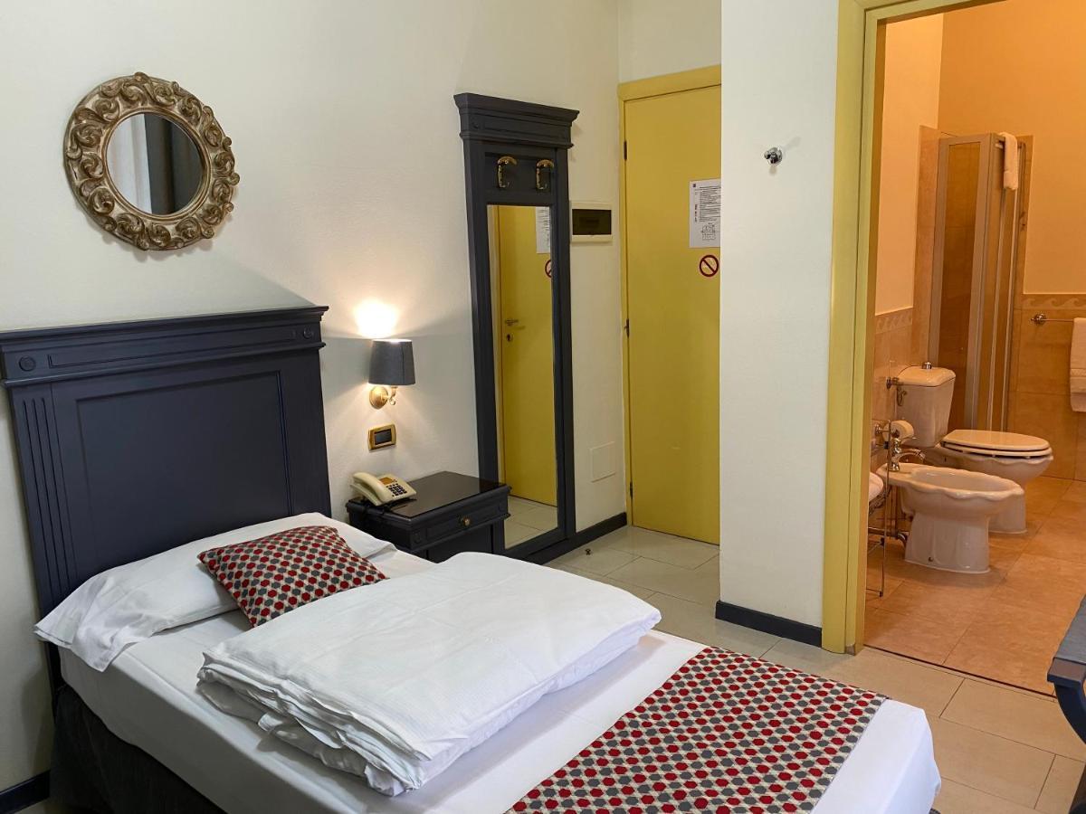 Hotel Estee Desenzano del Garda Exterior foto