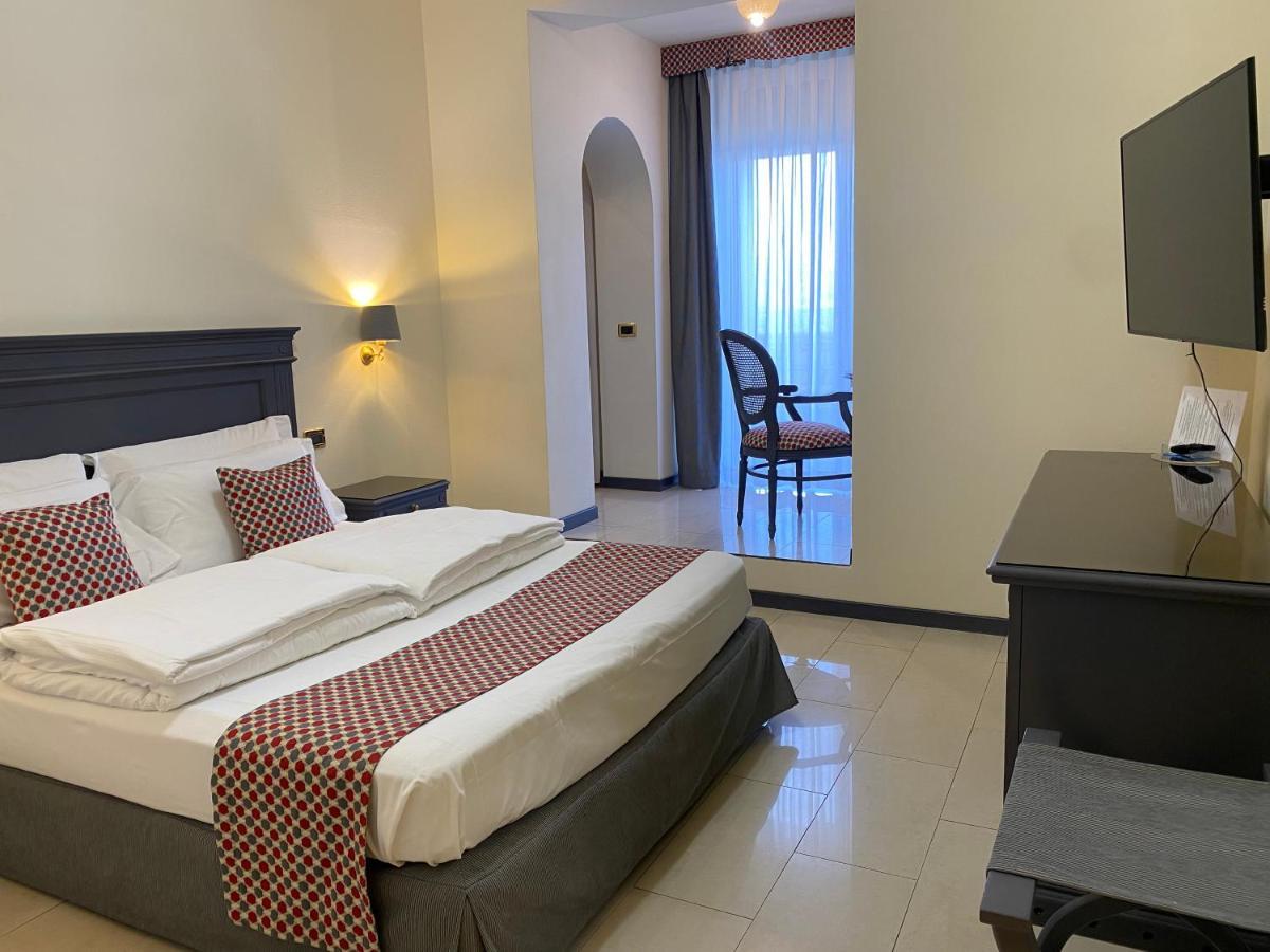 Hotel Estee Desenzano del Garda Exterior foto