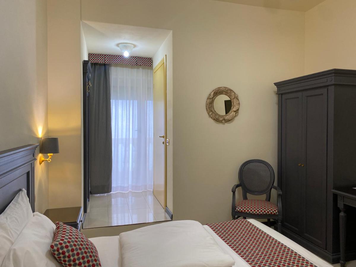Hotel Estee Desenzano del Garda Exterior foto