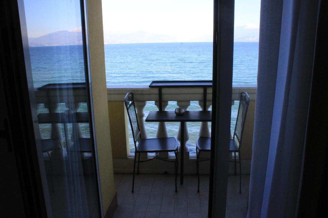 Hotel Estee Desenzano del Garda Exterior foto